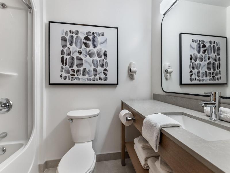 Days Inn & Suites by Wyndham Thunder Bay image