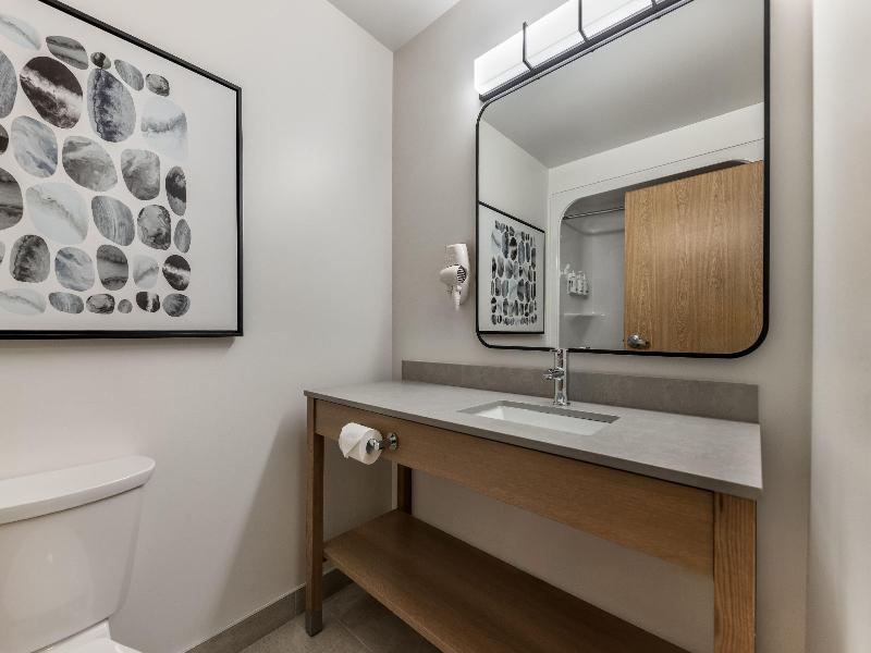 Days Inn & Suites by Wyndham Thunder Bay image