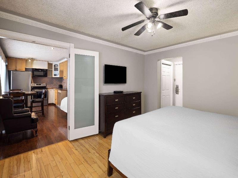 Baymont By Wyndham Edson image