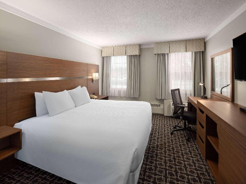 Baymont By Wyndham Edson image