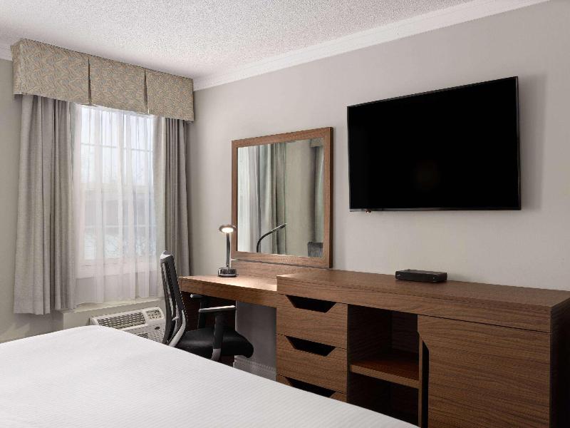 Baymont By Wyndham Edson image