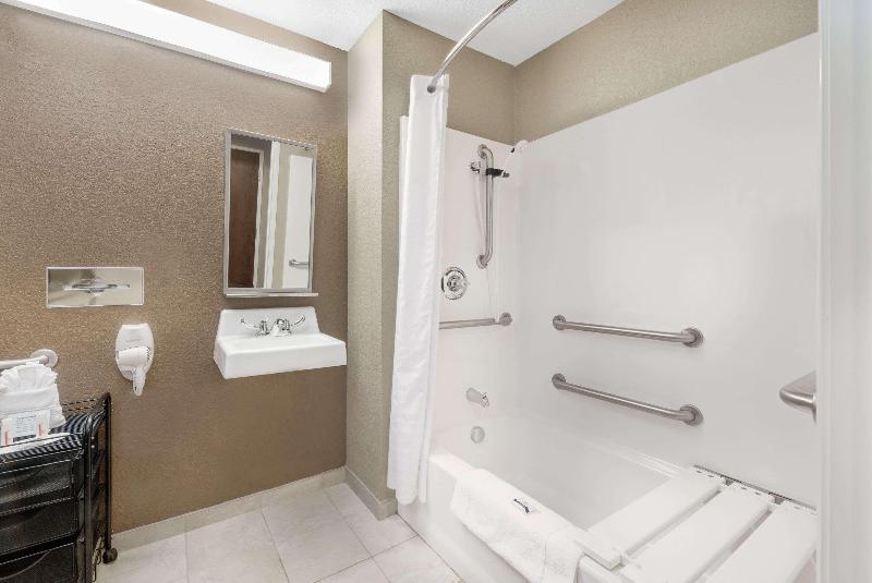 Microtel Inn & Suites By Wyndham Williston image