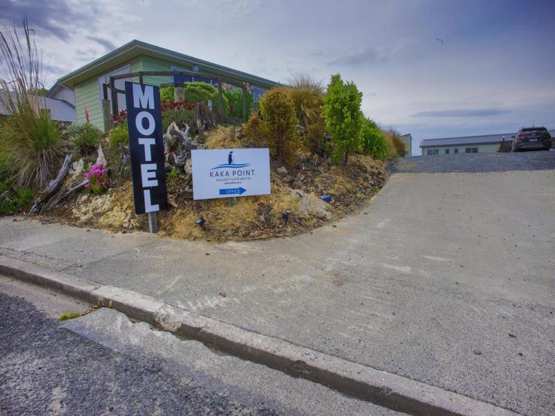 Nugget View & Kaka Point Motels image