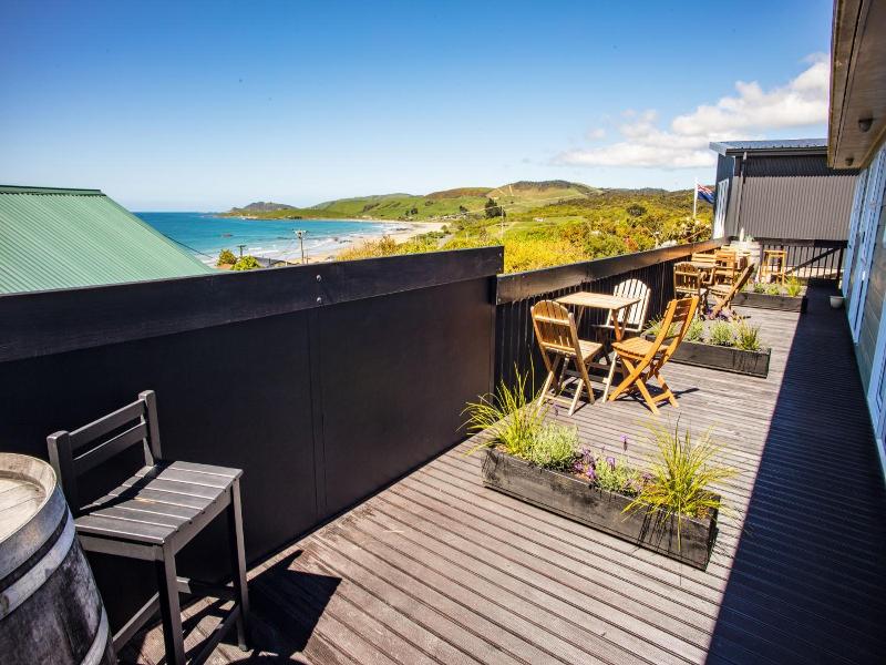 Nugget View & Kaka Point Motels image
