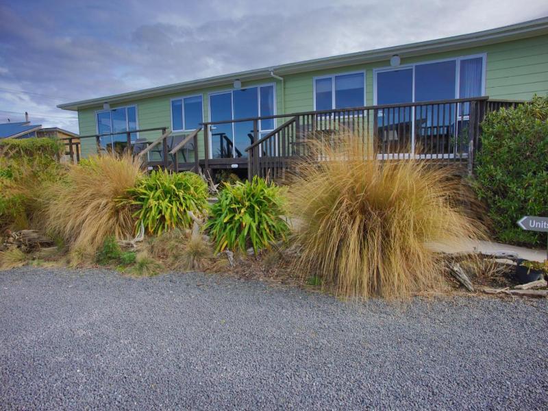 Nugget View & Kaka Point Motels image
