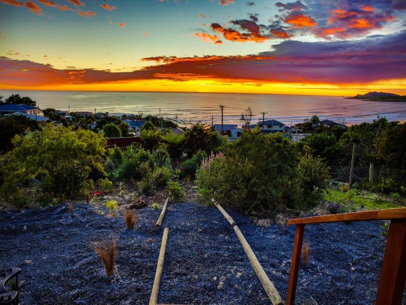 Nugget View & Kaka Point Motels image