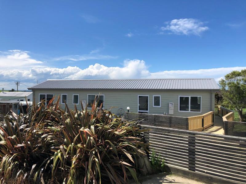 Nugget View & Kaka Point Motels image