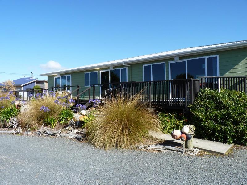 Nugget View & Kaka Point Motels image