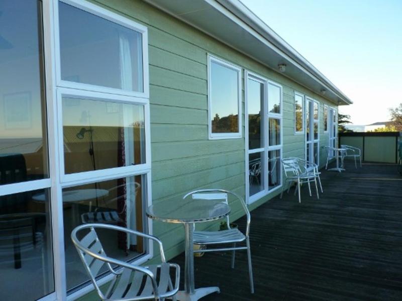 Nugget View & Kaka Point Motels image