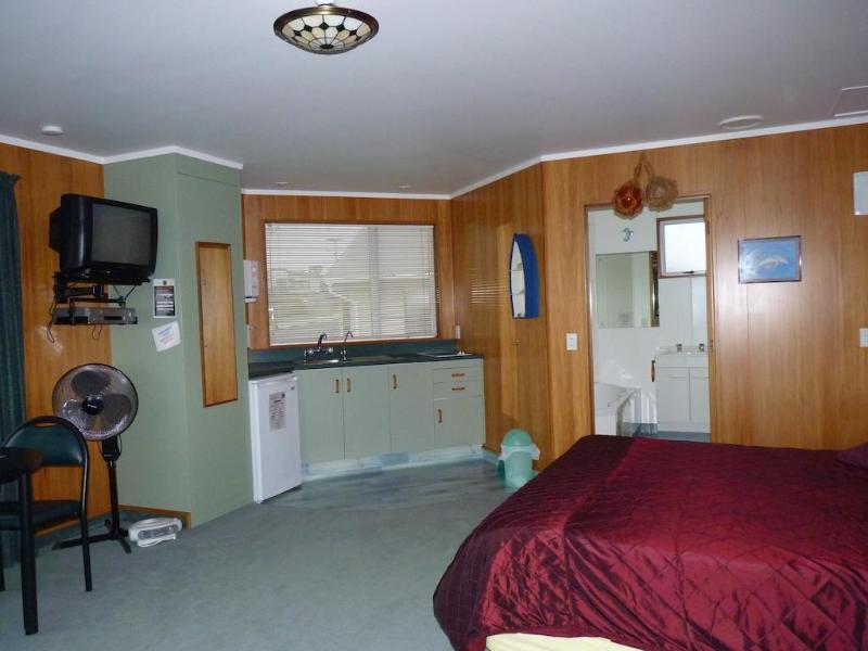 Nugget View & Kaka Point Motels image