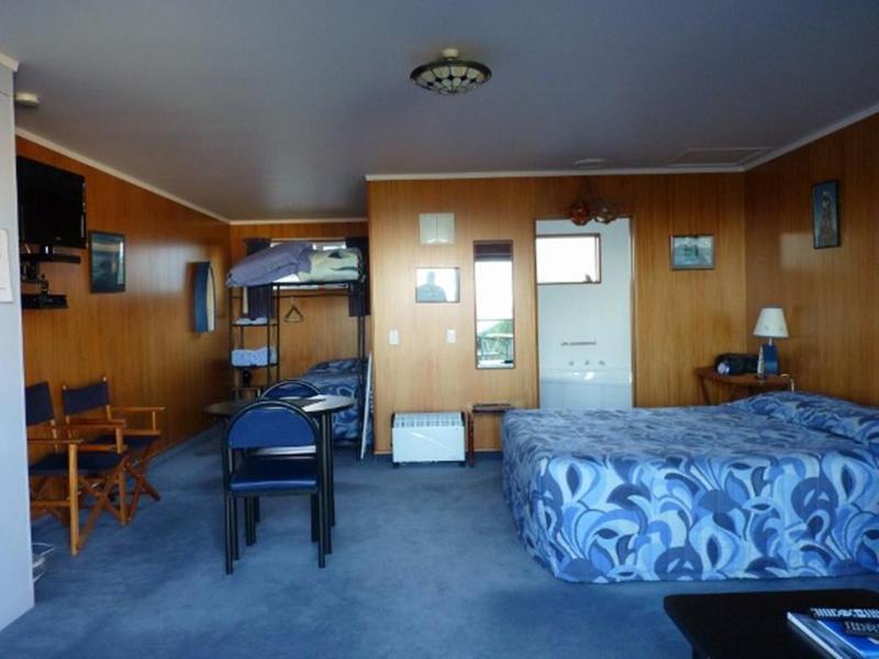 Nugget View & Kaka Point Motels image