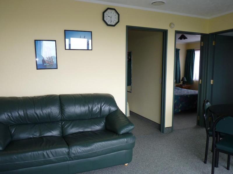 Nugget View & Kaka Point Motels image