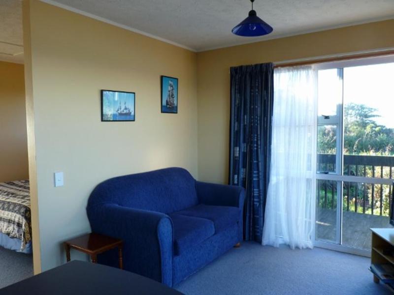 Nugget View & Kaka Point Motels image