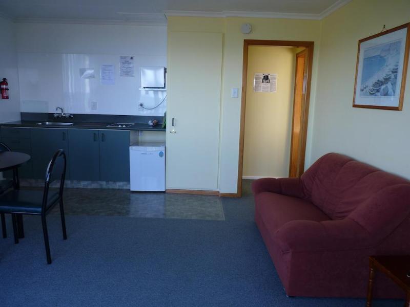 Nugget View & Kaka Point Motels image