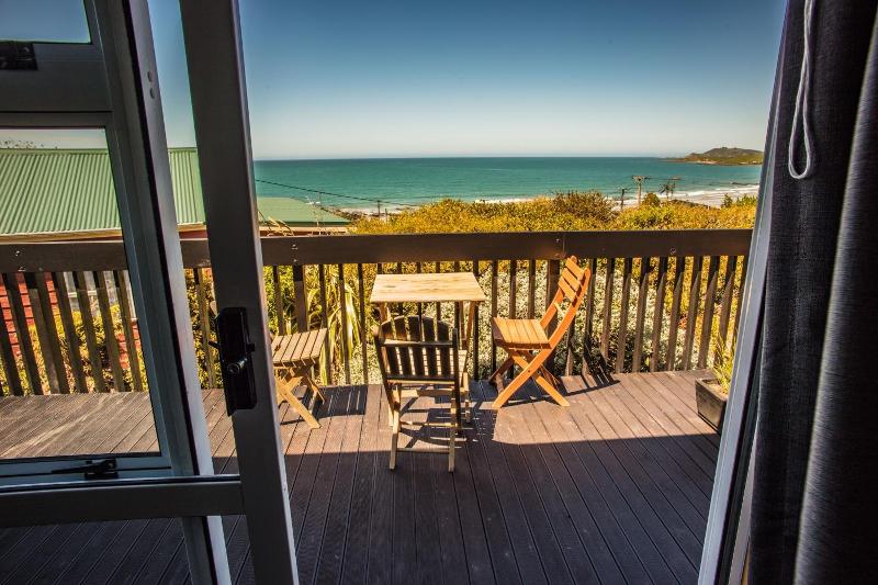 Nugget View & Kaka Point Motels image