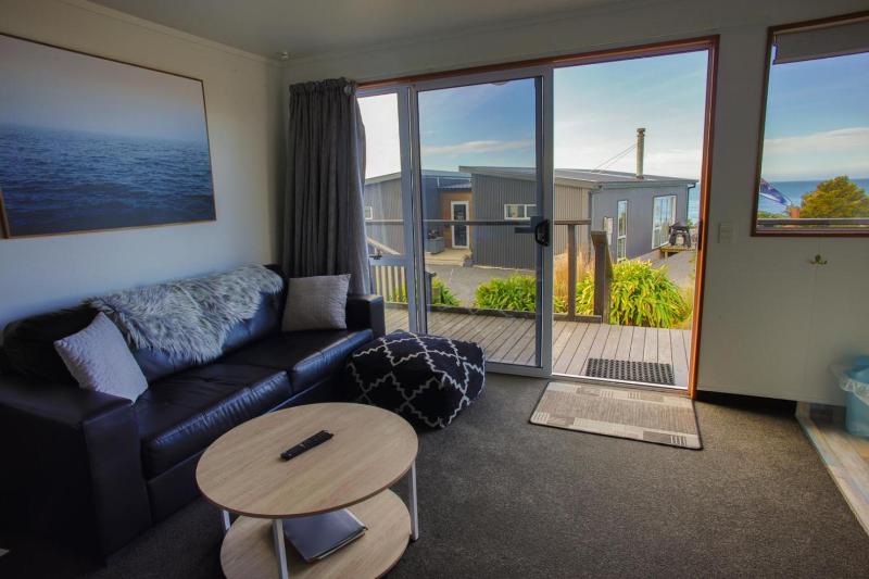 Nugget View & Kaka Point Motels image