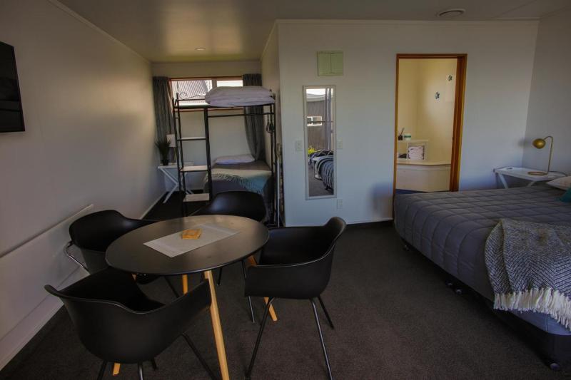 Nugget View & Kaka Point Motels image