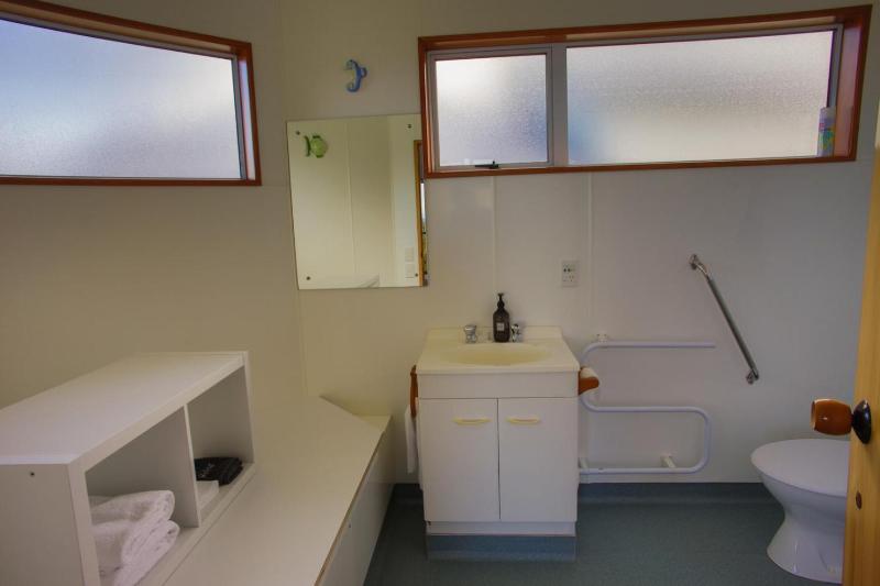 Nugget View & Kaka Point Motels image