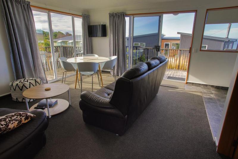 Nugget View & Kaka Point Motels image