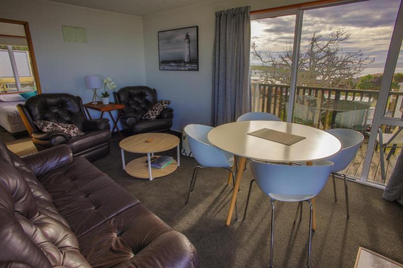 Nugget View & Kaka Point Motels image