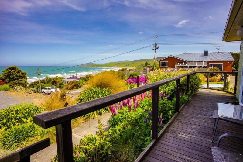 Nugget View & Kaka Point Motels image