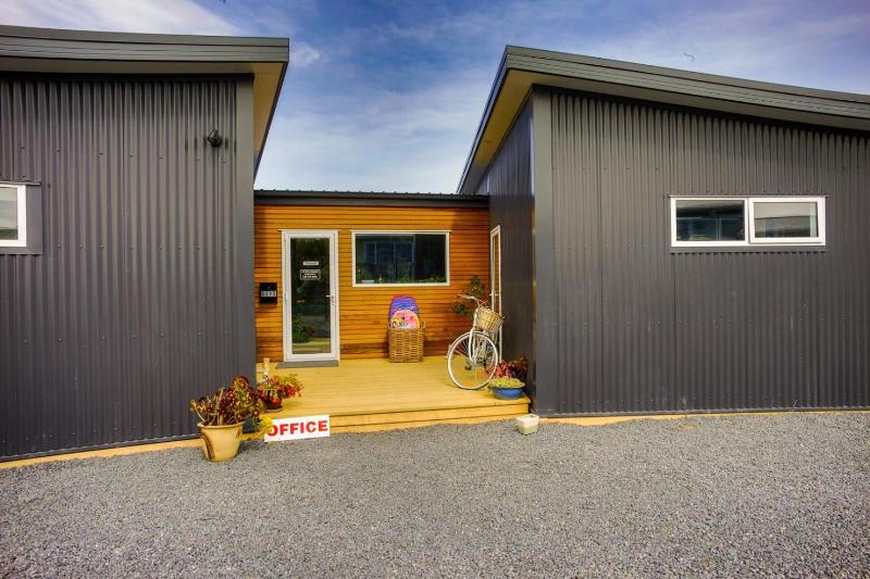 Nugget View & Kaka Point Motels image