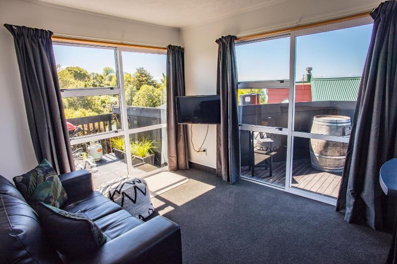 Nugget View & Kaka Point Motels image