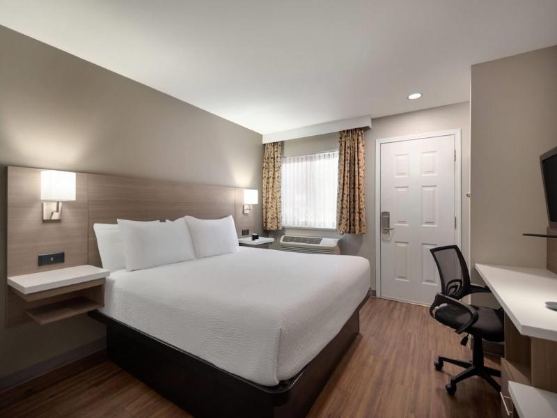 Days Inn By Wyndham Kelowna image