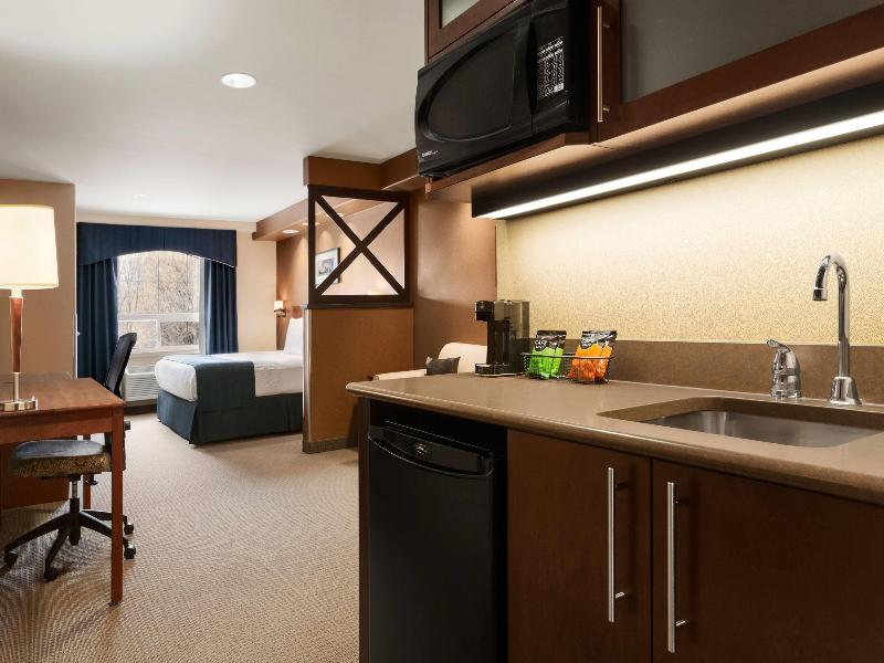 Days Inn & Suites By Wyndham Brandon image