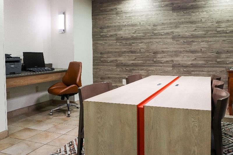 Candlewood Suites Richmond Airport