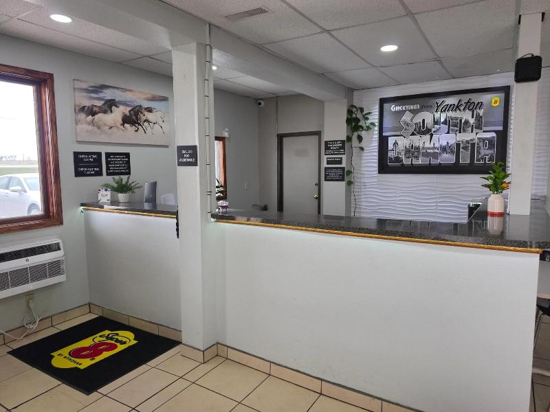 Travelodge by Wyndham Yankton image