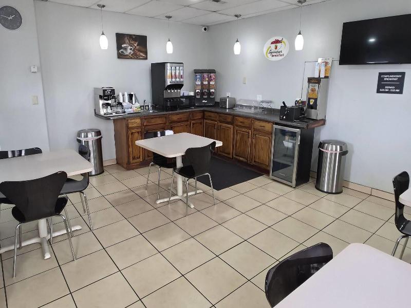 Travelodge by Wyndham Yankton image