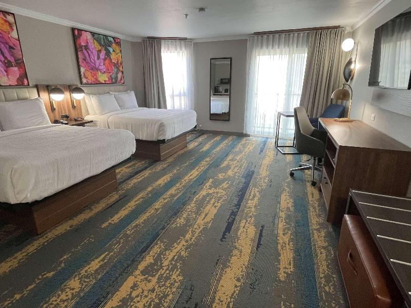 La Quinta Inn & Suites By Wyndham Yakima Downtown image