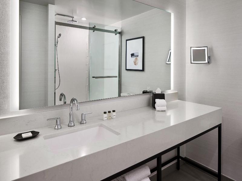 Sheraton Reston Hotel image