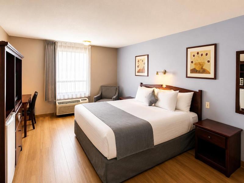 Super 8 By Wyndham Lake Country/Winfield Area image