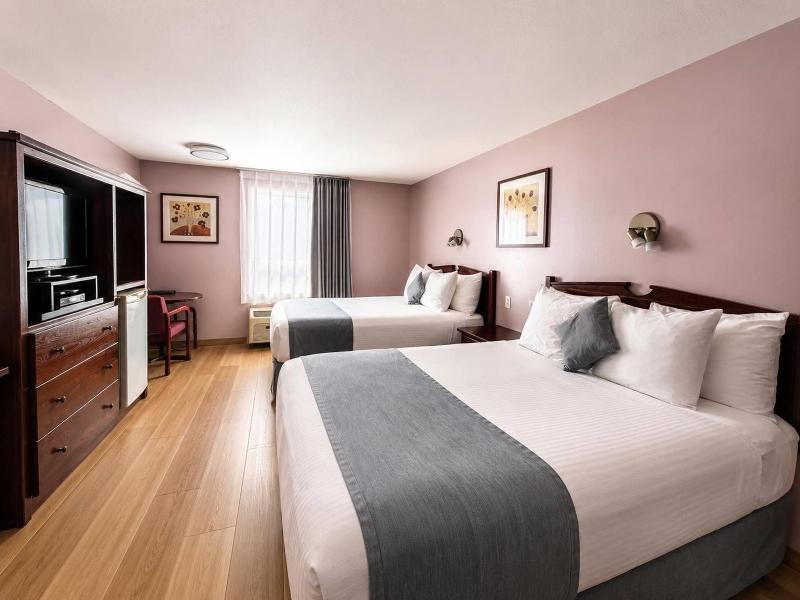 Super 8 By Wyndham Lake Country/Winfield Area image