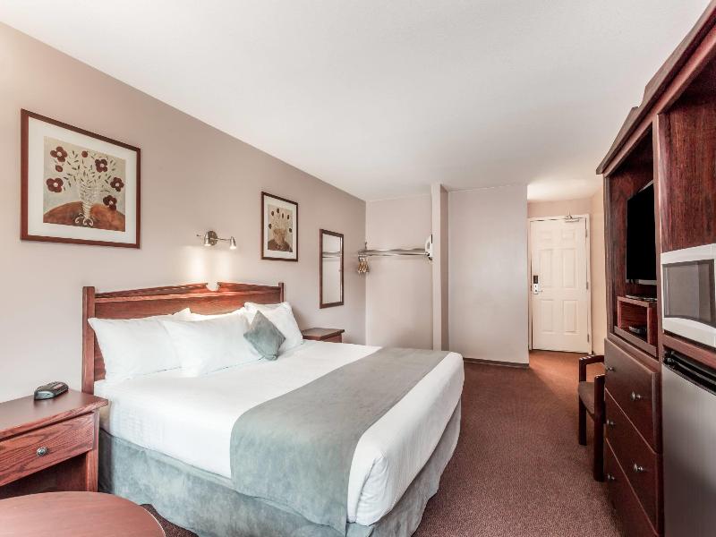 Super 8 By Wyndham Lake Country/Winfield Area image
