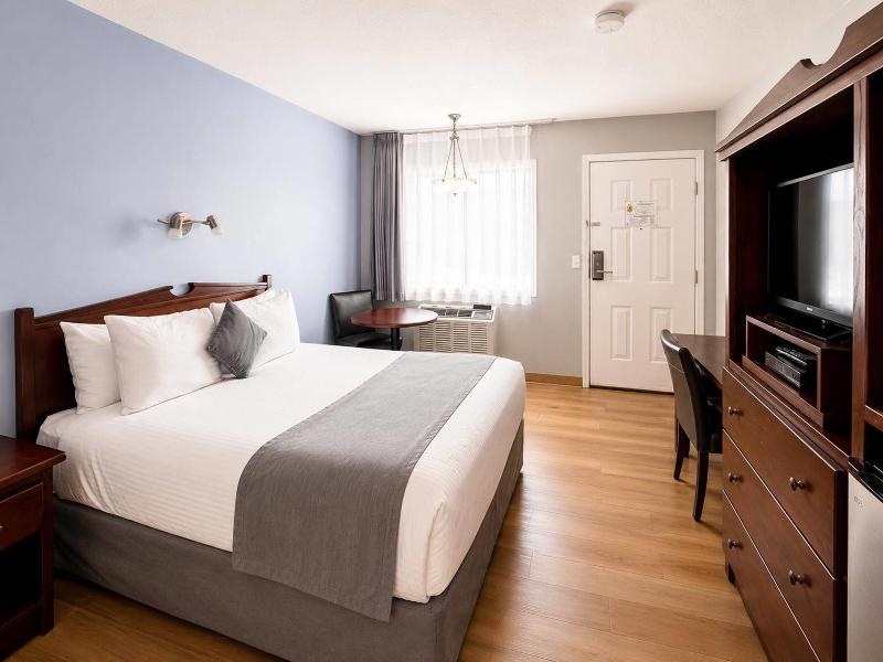 Super 8 By Wyndham Lake Country/Winfield Area image