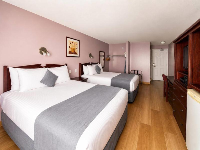 Super 8 By Wyndham Lake Country/Winfield Area image