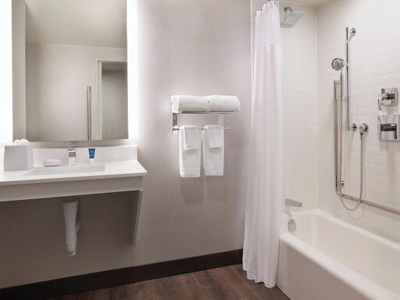 Four Points by Sheraton Windsor Downtown image