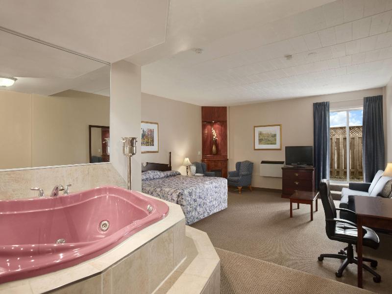 Travelodge by Wyndham Cambridge - Waterloo image