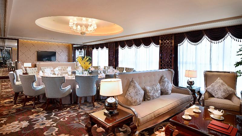 Crowne Plaza Zhenjiang image
