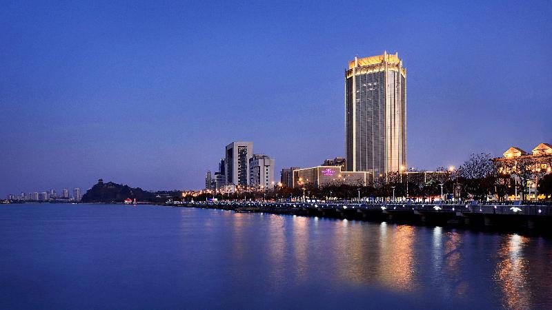 Crowne Plaza Zhenjiang image