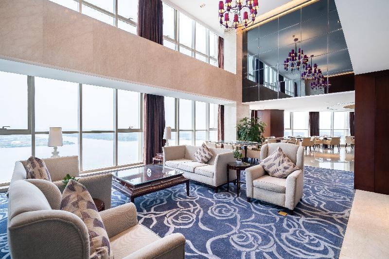 Crowne Plaza Zhenjiang image