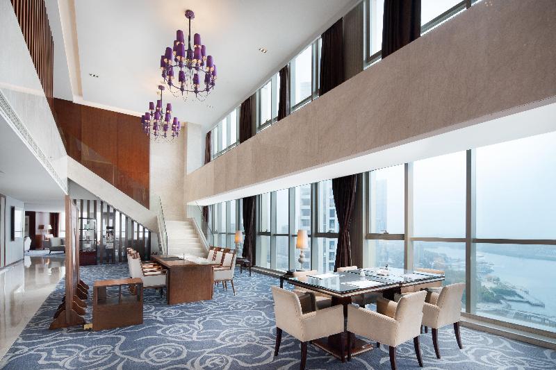 Crowne Plaza Zhenjiang image