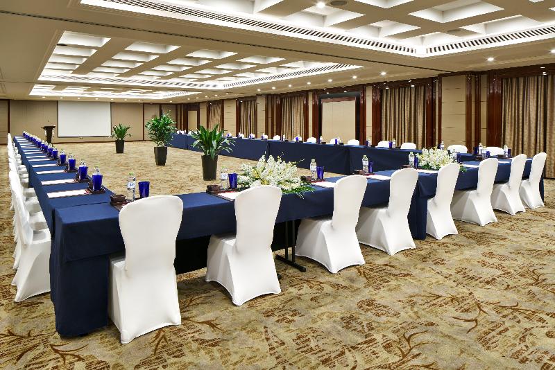 Crowne Plaza Zhenjiang image