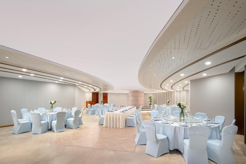 Crowne Plaza Zhenjiang image