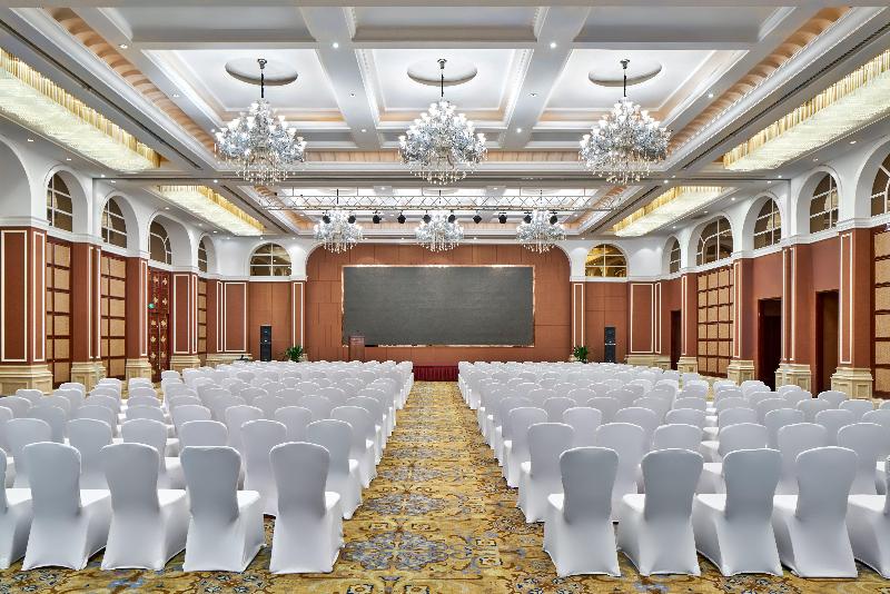 Crowne Plaza Zhenjiang image