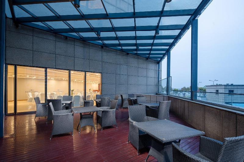 Crowne Plaza Zhenjiang image