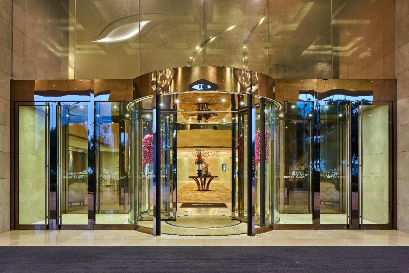 Crowne Plaza Zhenjiang image